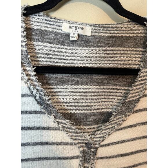 Umgee Striped Long Sleeve V-Neck Button Front Light Weight Top Scoop Hem Small - Picture 3 of 5